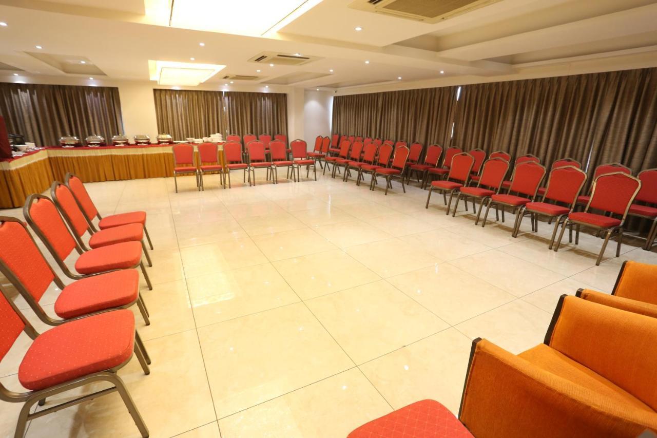 The Park Residency Hotel Ahmedabad Exterior foto