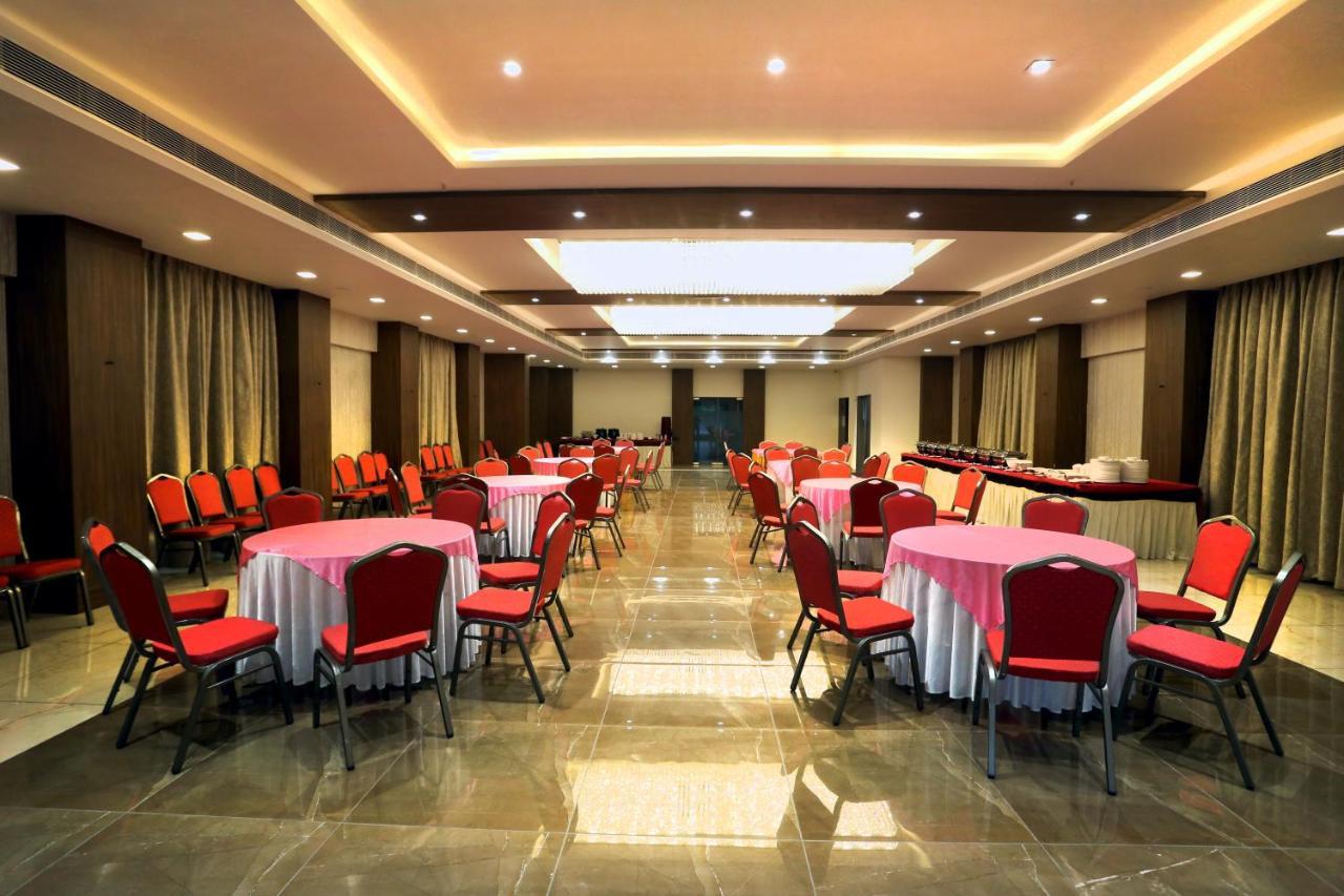 The Park Residency Hotel Ahmedabad Exterior foto